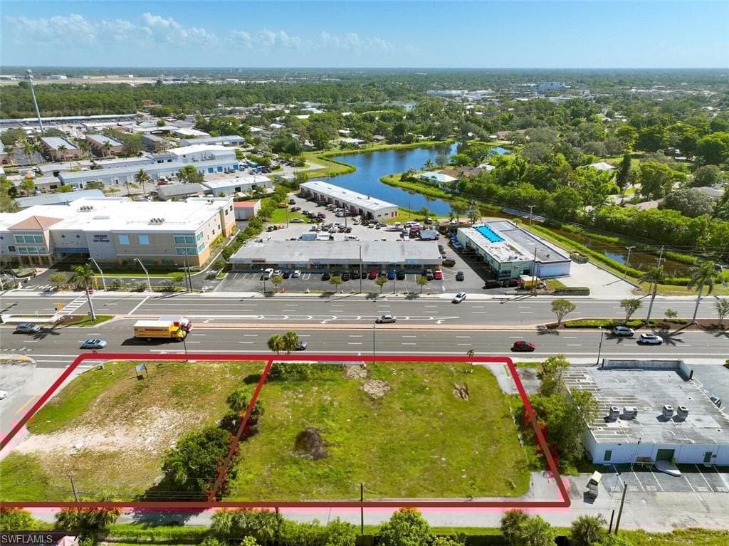 2364 Tamiami Trl E, Naples, FL 34112-2