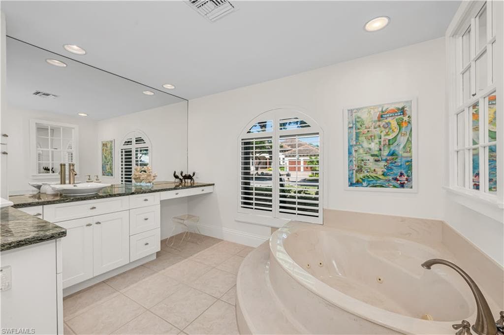 544 Roma Ct, Naples, FL 34110-8