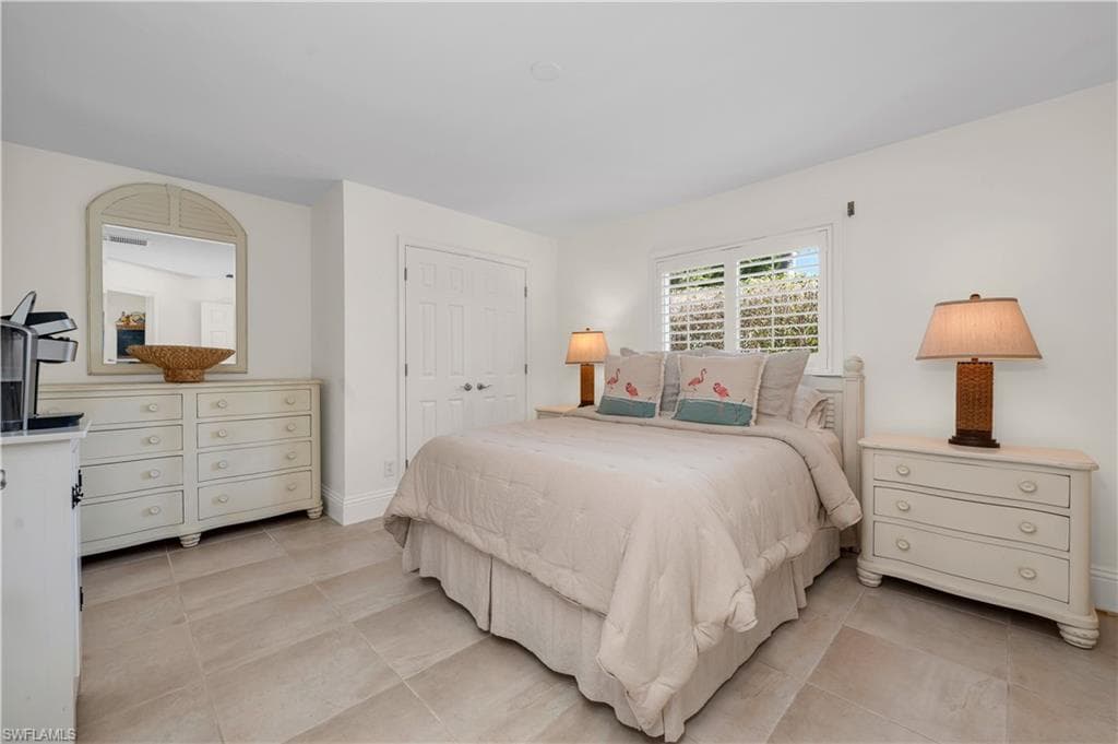 544 Roma Ct, Naples, FL 34110-9