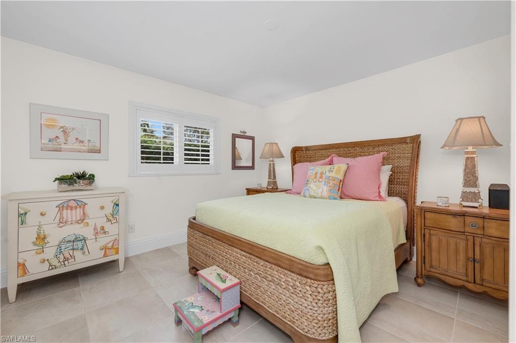 544 Roma Ct, Naples, FL 34110-11