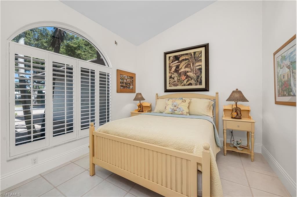544 Roma Ct, Naples, FL 34110-14