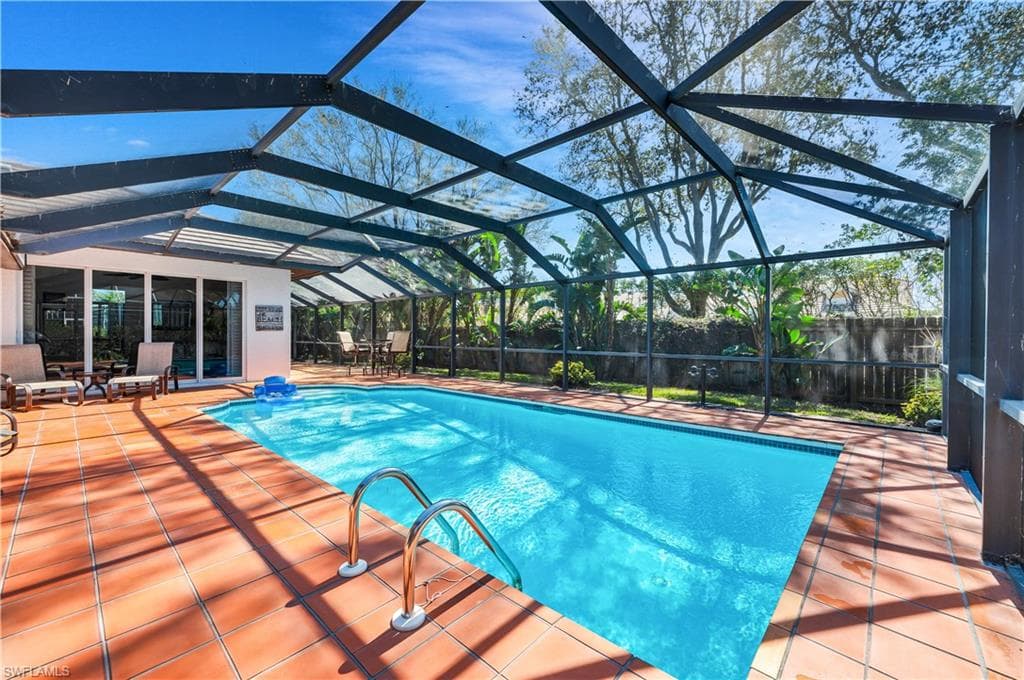 544 Roma Ct, Naples, FL 34110-16