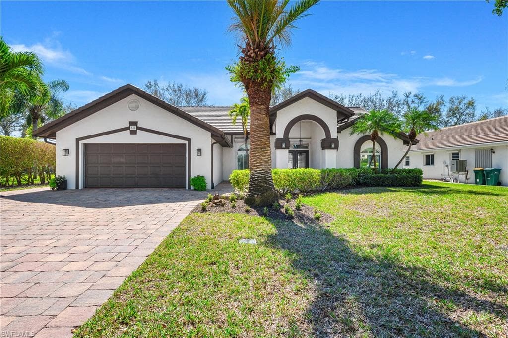544 Roma Ct, Naples, FL 34110-1