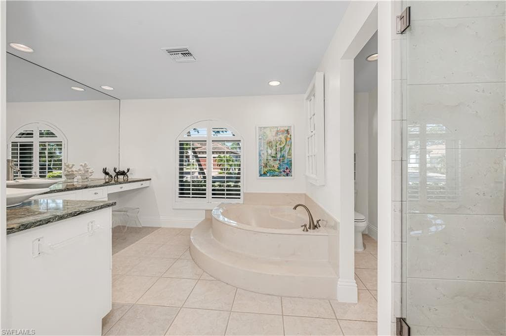 544 Roma Ct, Naples, FL 34110-7