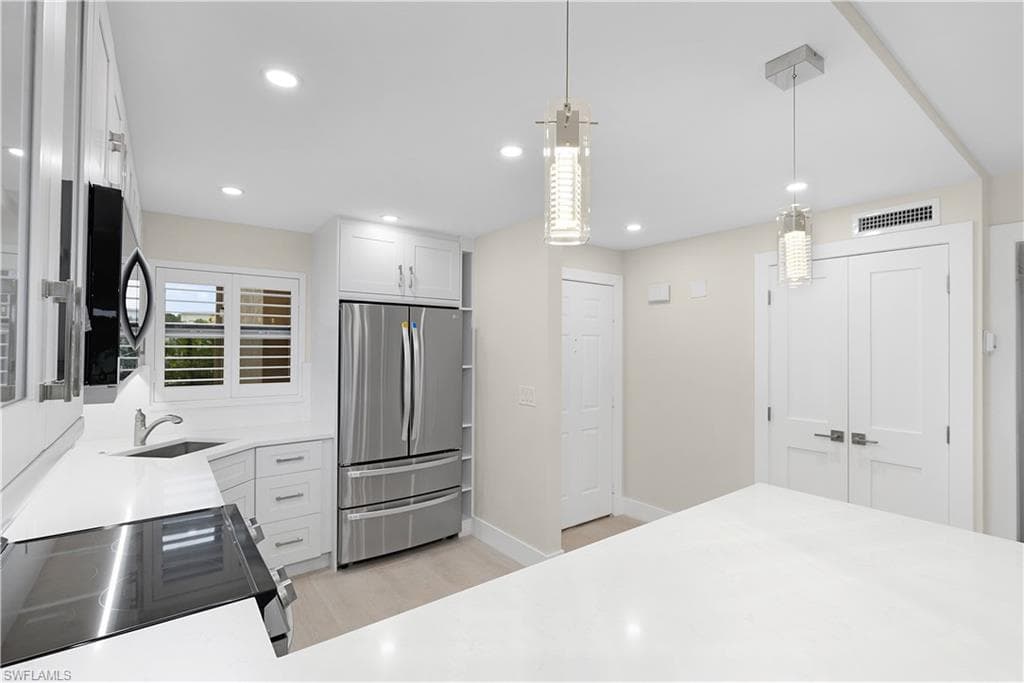 57 High Point Cir W 104, Naples, FL 34103-10