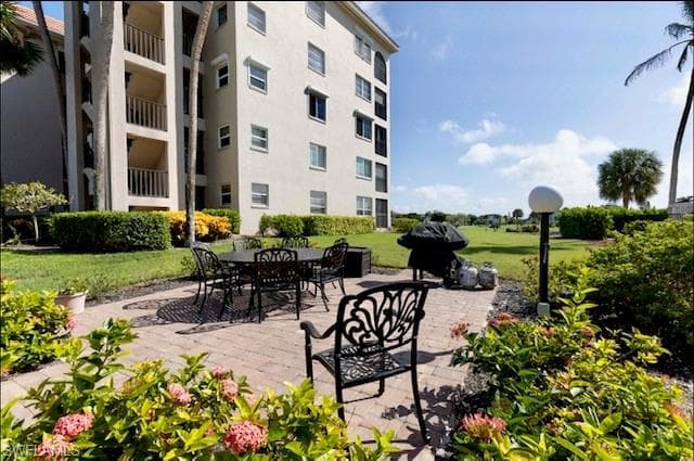 57 High Point Cir W 104, Naples, FL 34103-16