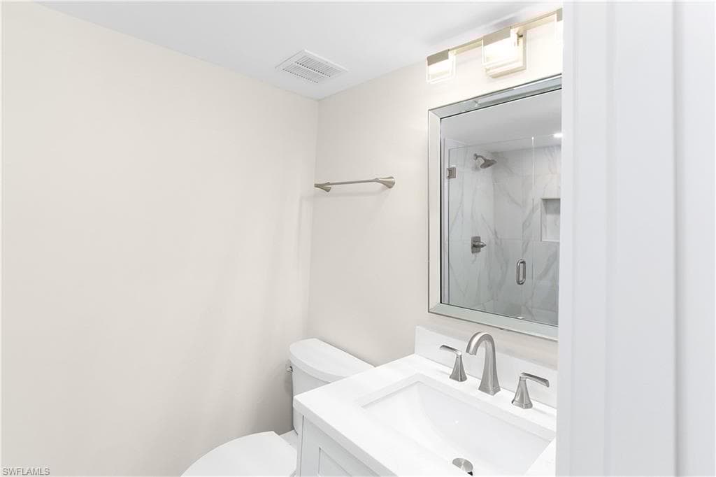 57 High Point Cir W 104, Naples, FL 34103-22