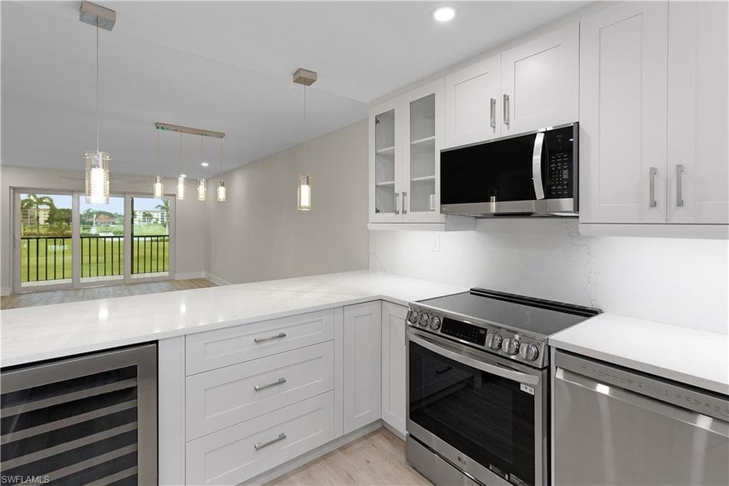 29 High Point Cir E 204, Naples, FL 34103-9