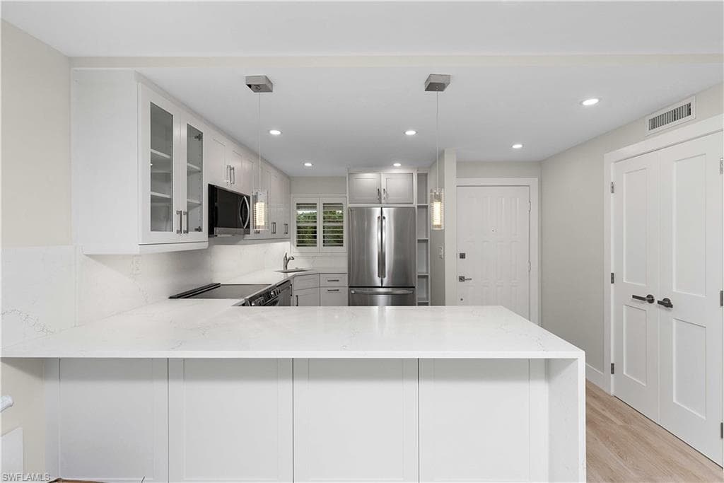 29 High Point Cir E 204, Naples, FL 34103-10