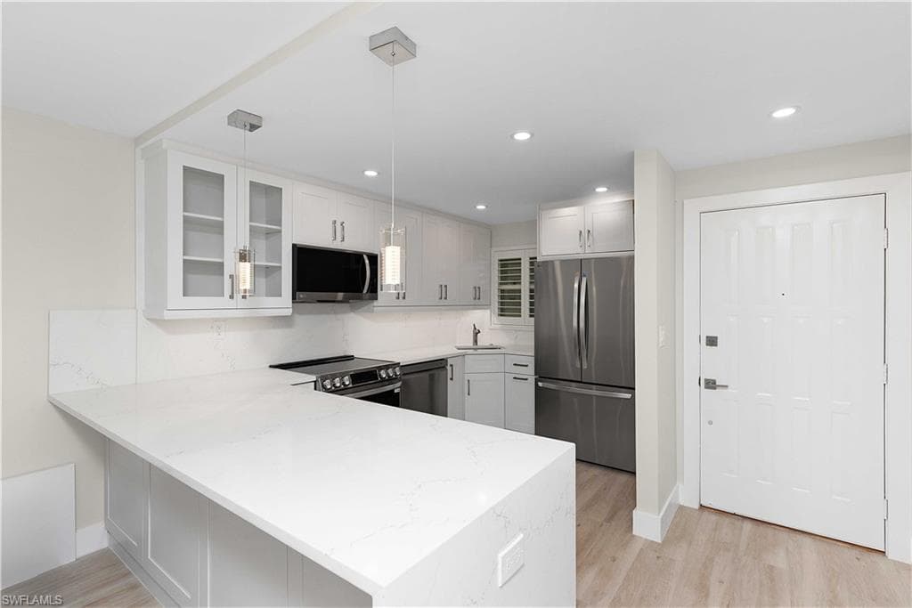 29 High Point Cir E 204, Naples, FL 34103-13