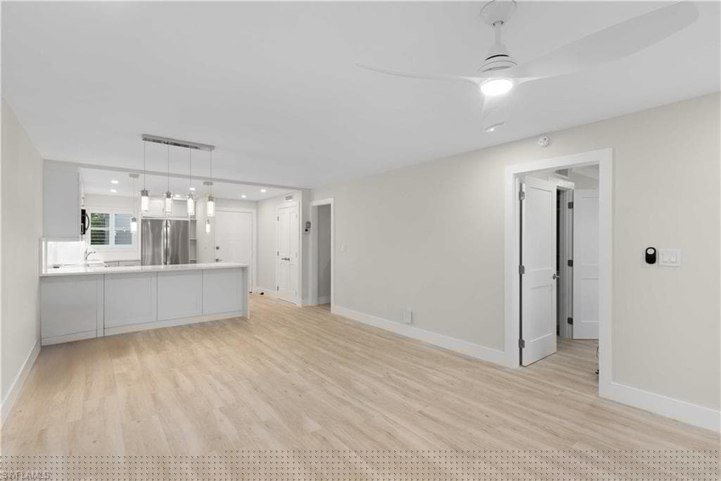 29 High Point Cir E 204, Naples, FL 34103-14