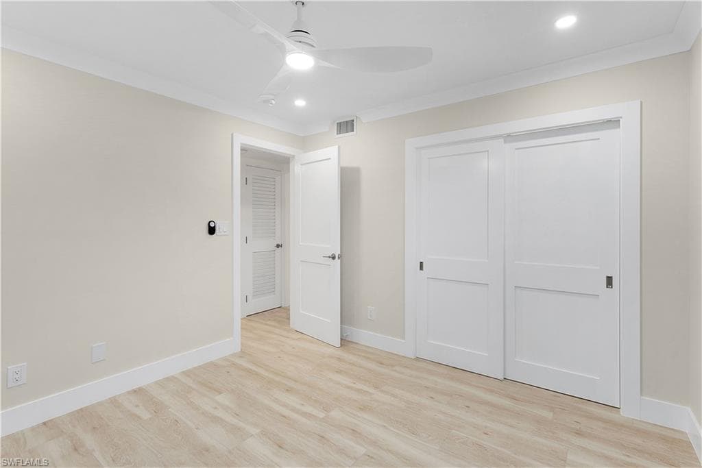 29 High Point Cir E 204, Naples, FL 34103-18