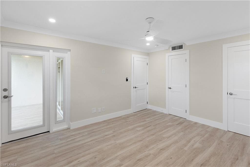 29 High Point Cir E 204, Naples, FL 34103-20