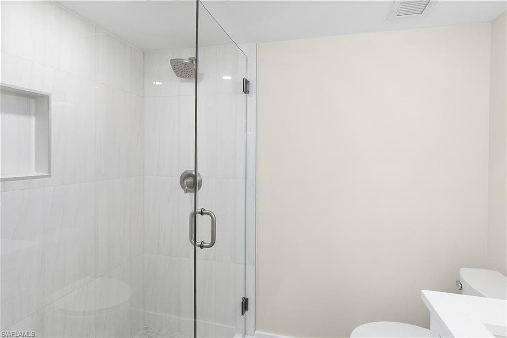 29 High Point Cir E 204, Naples, FL 34103-21