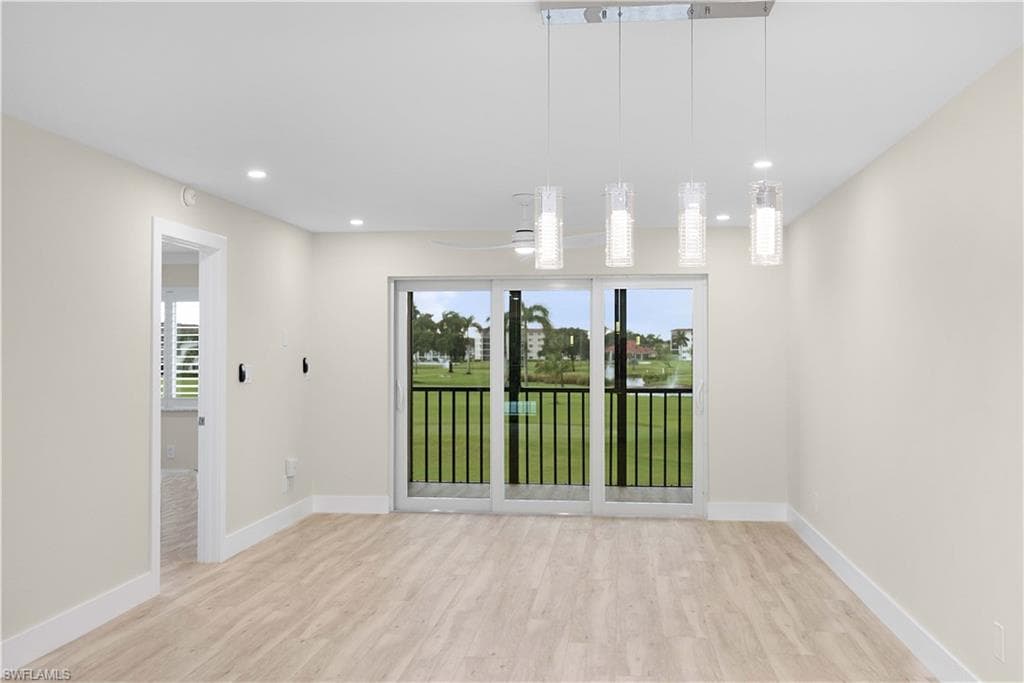 29 High Point Cir E 204, Naples, FL 34103-3