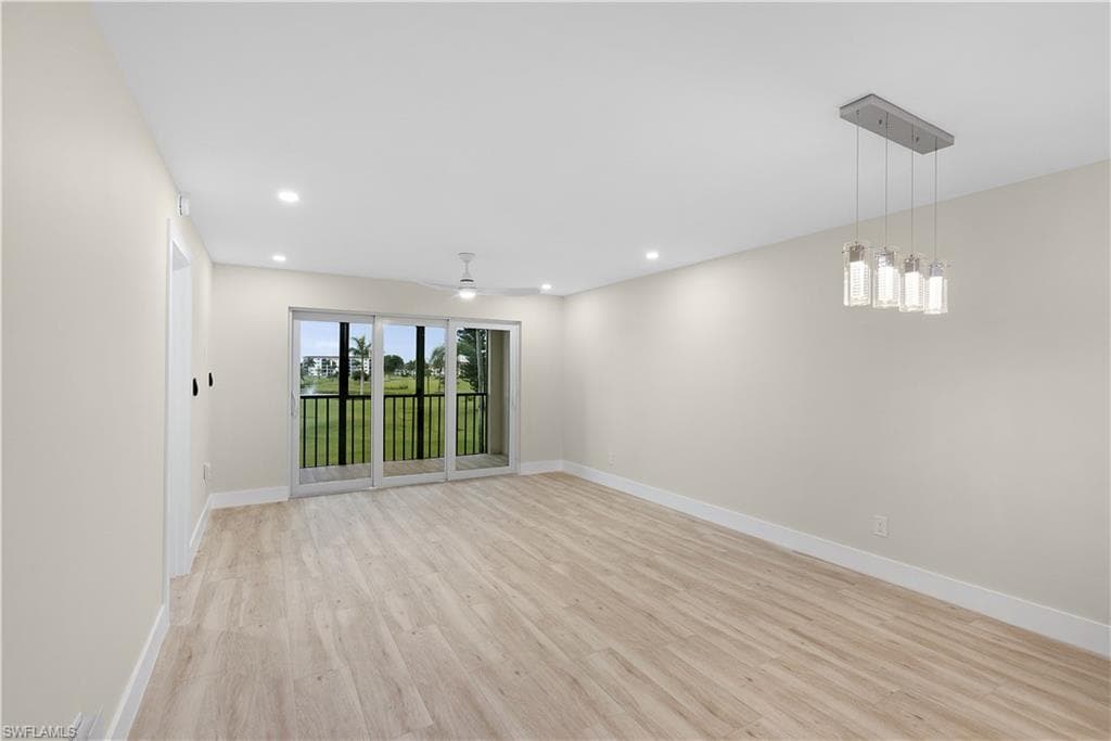 29 High Point Cir E 204, Naples, FL 34103-4