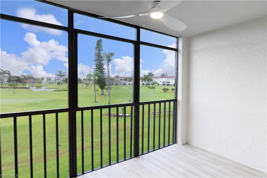 29 High Point Cir E 204, Naples, FL 34103-5
