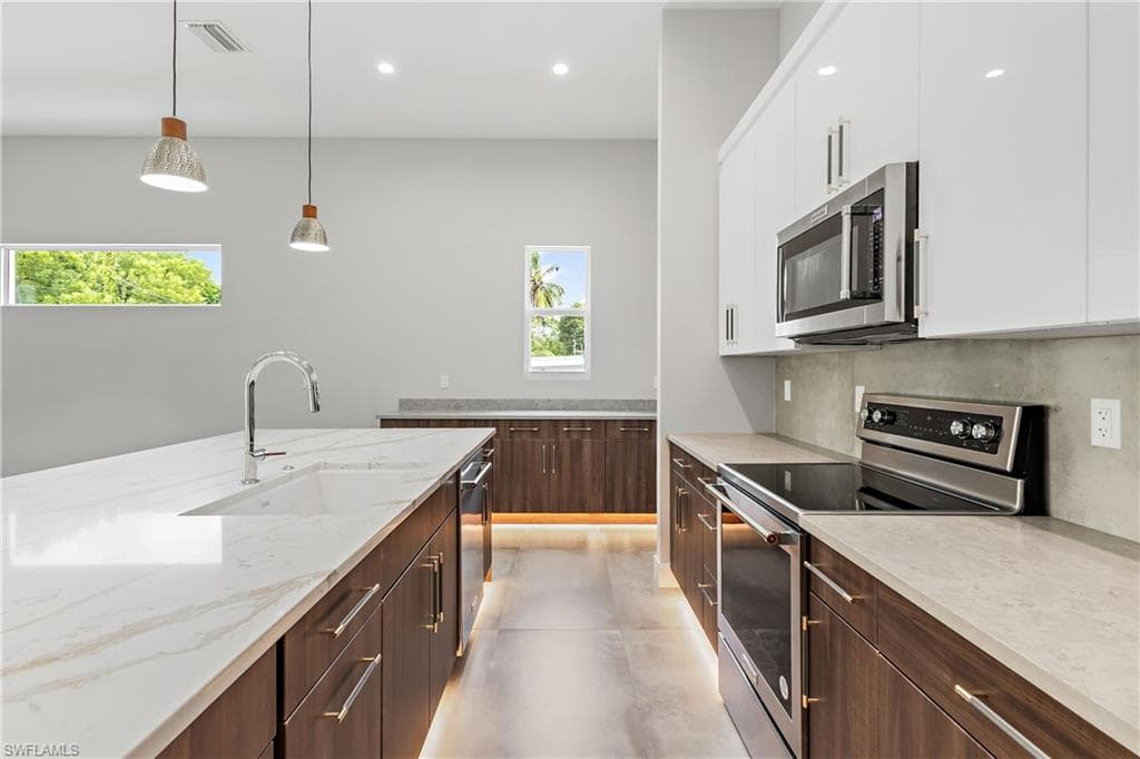 1415 13th Ave N, Naples, FL 34102-9