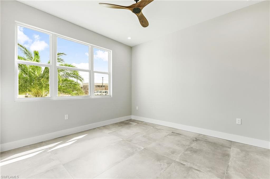 1415 13th Ave N, Naples, FL 34102-22