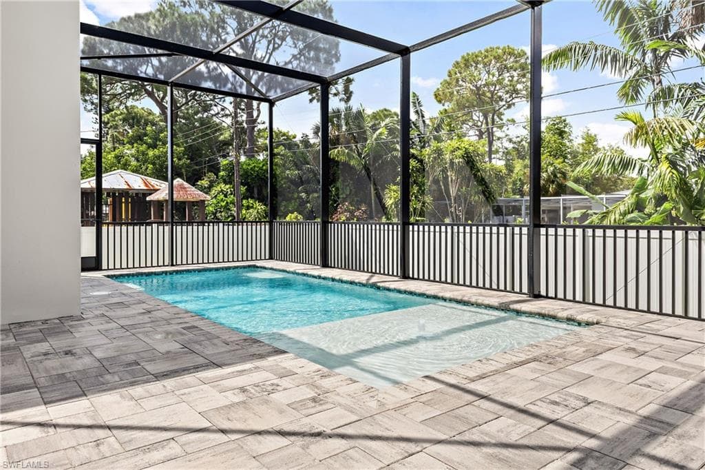 1415 13th Ave N, Naples, FL 34102-26