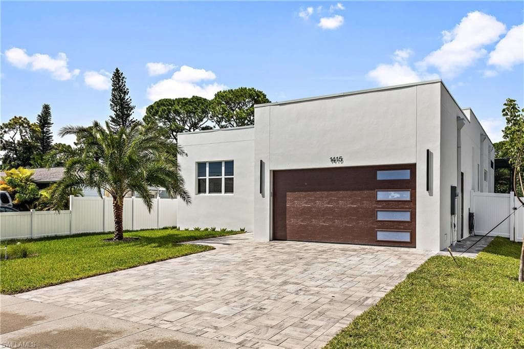 1415 13th Ave N, Naples, FL 34102-1
