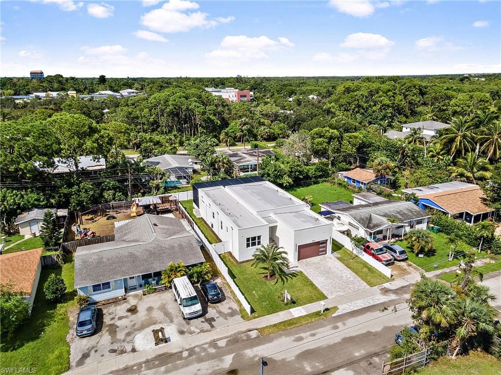 1415 13th Ave N, Naples, FL 34102-32