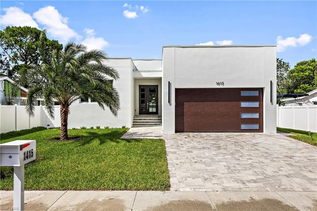 1415 13th Ave N, Naples, FL 34102-2