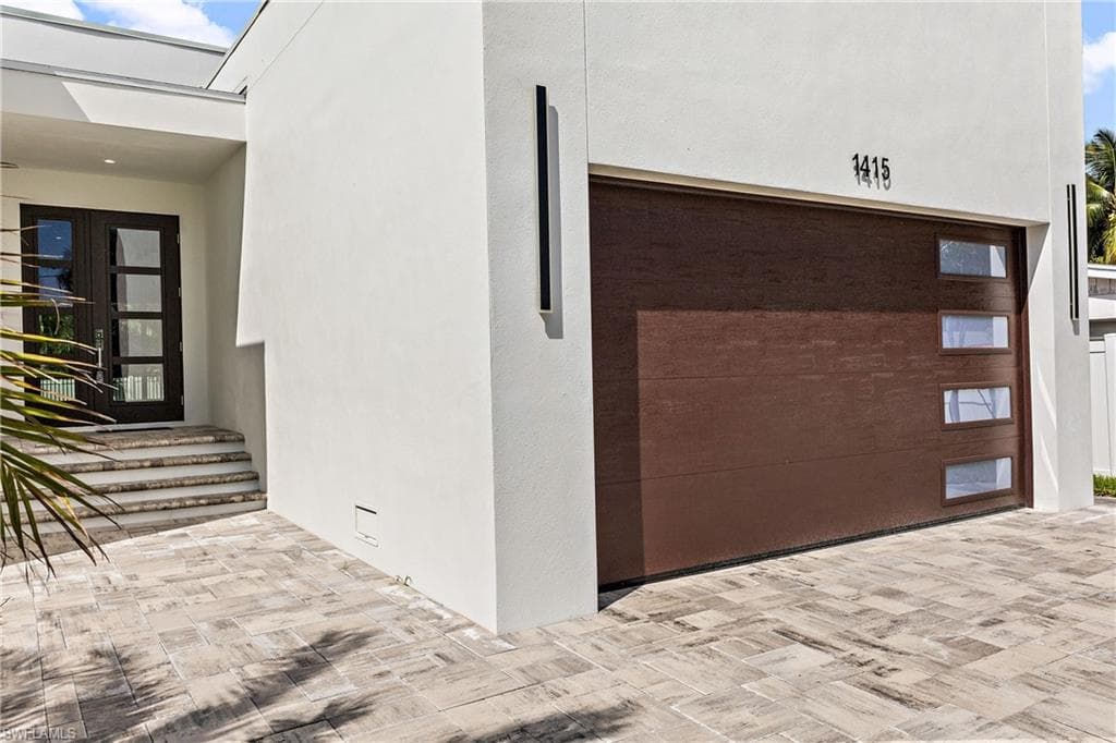 1415 13th Ave N, Naples, FL 34102-3