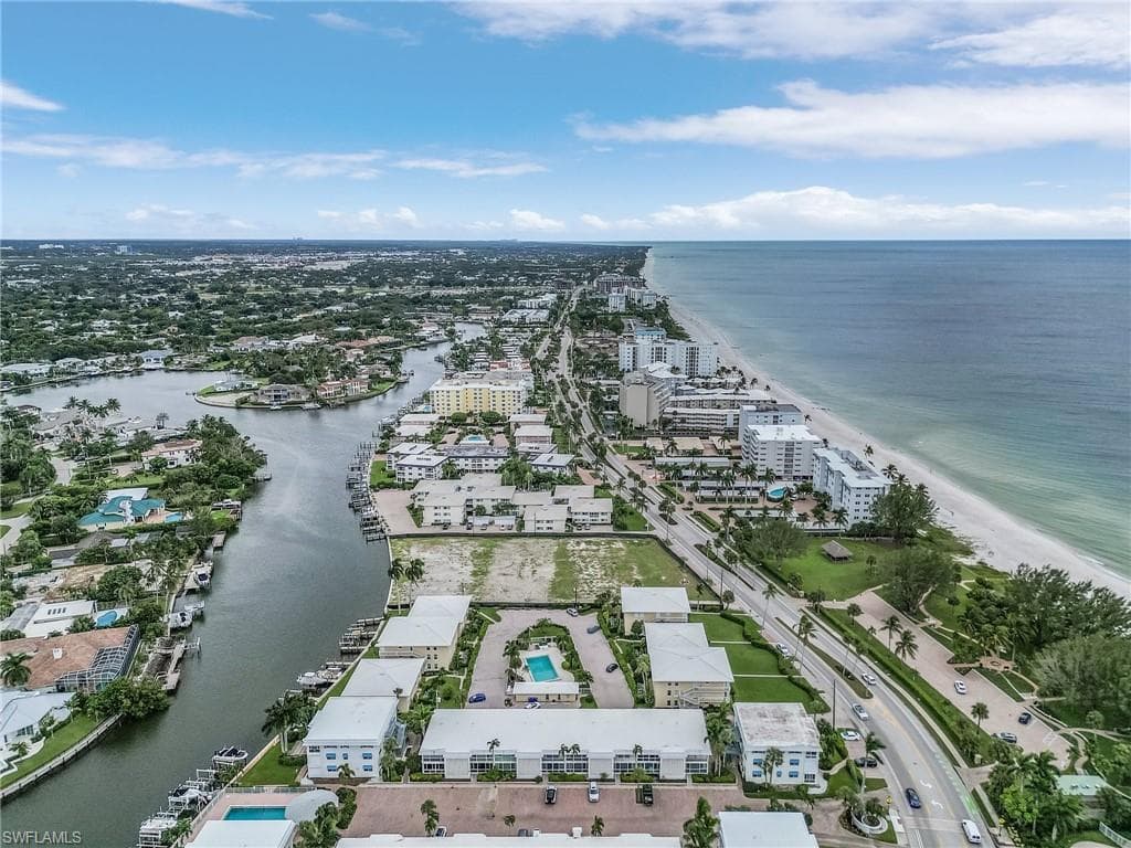 2100 Gulf Shore Blvd N 118, Naples, FL 34102-24