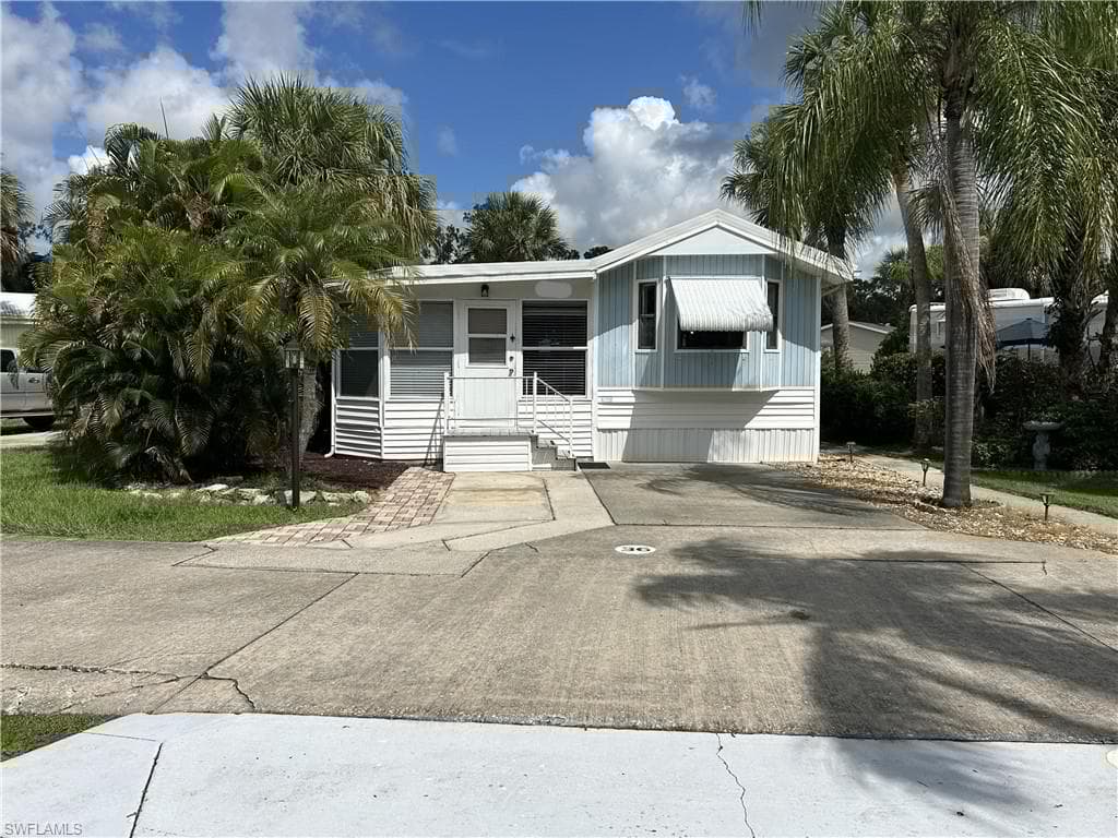 10836 Ani Cir, Estero, FL 33928-5