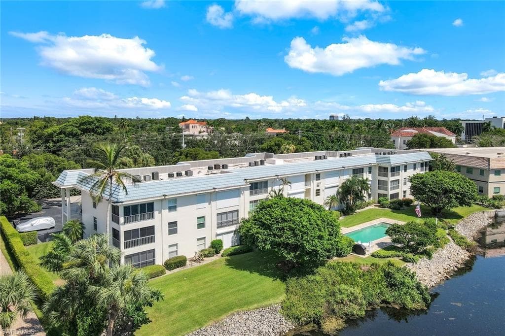 3055 Riviera Dr 306, Naples, FL 34103-32