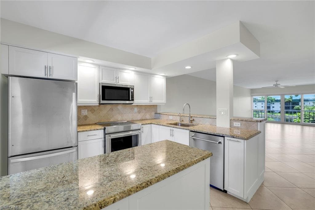 3055 Riviera Dr 306, Naples, FL 34103-2