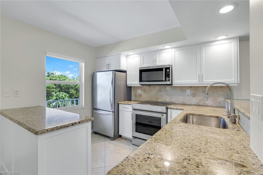 3055 Riviera Dr 306, Naples, FL 34103-3