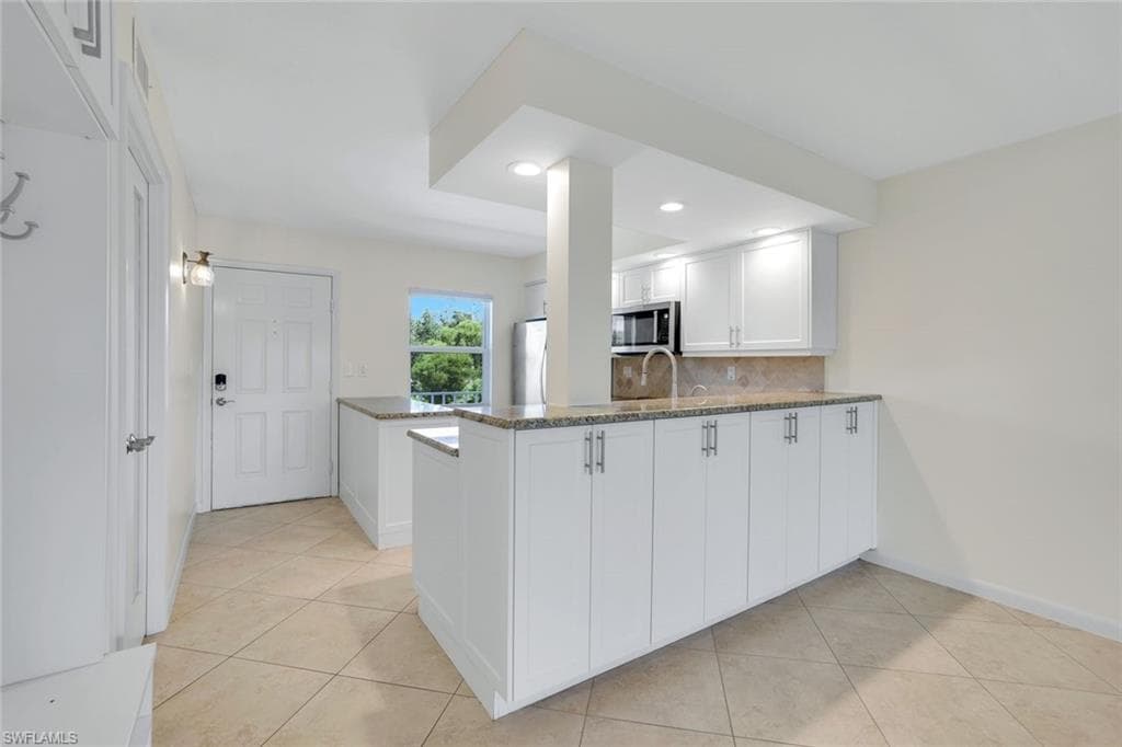 3055 Riviera Dr 306, Naples, FL 34103-5