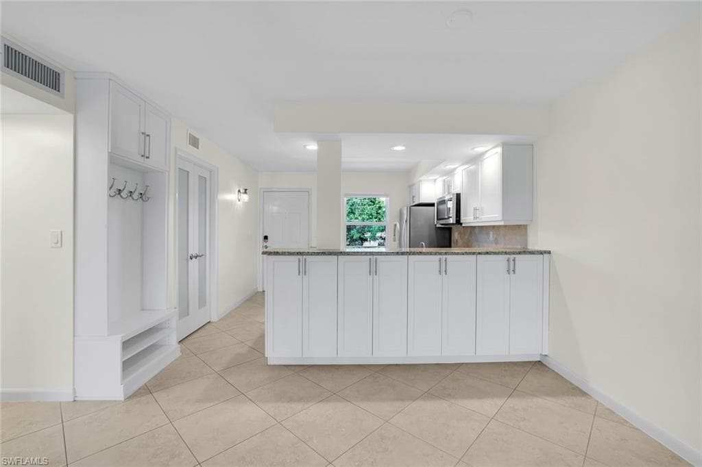 3055 Riviera Dr 306, Naples, FL 34103-6