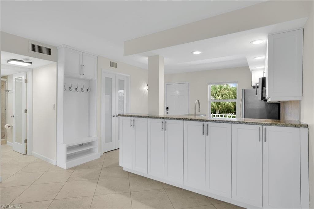 3055 Riviera Dr 306, Naples, FL 34103-7