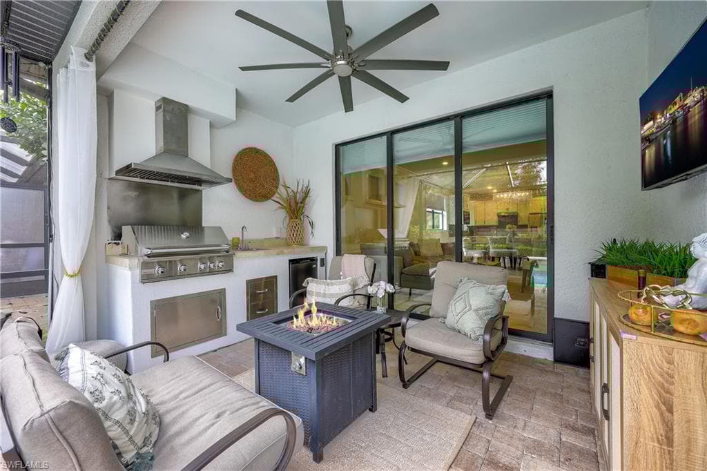7670 Jacaranda Ln, Naples, FL 34114-23