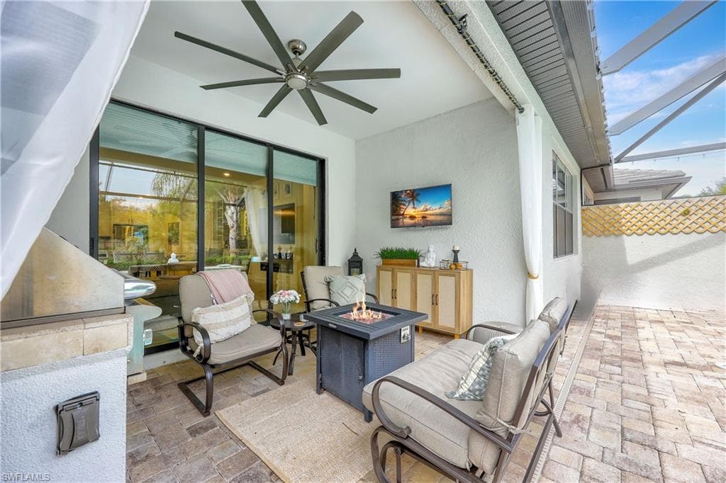 7670 Jacaranda Ln, Naples, FL 34114-24