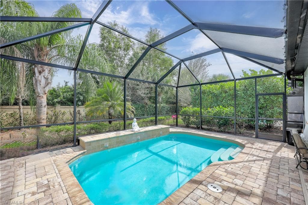 7670 Jacaranda Ln, Naples, FL 34114-26