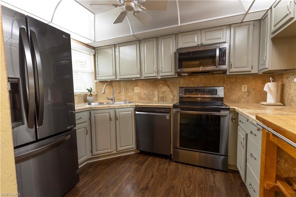 37 High Point Cir E 209, Naples, FL 34103-16