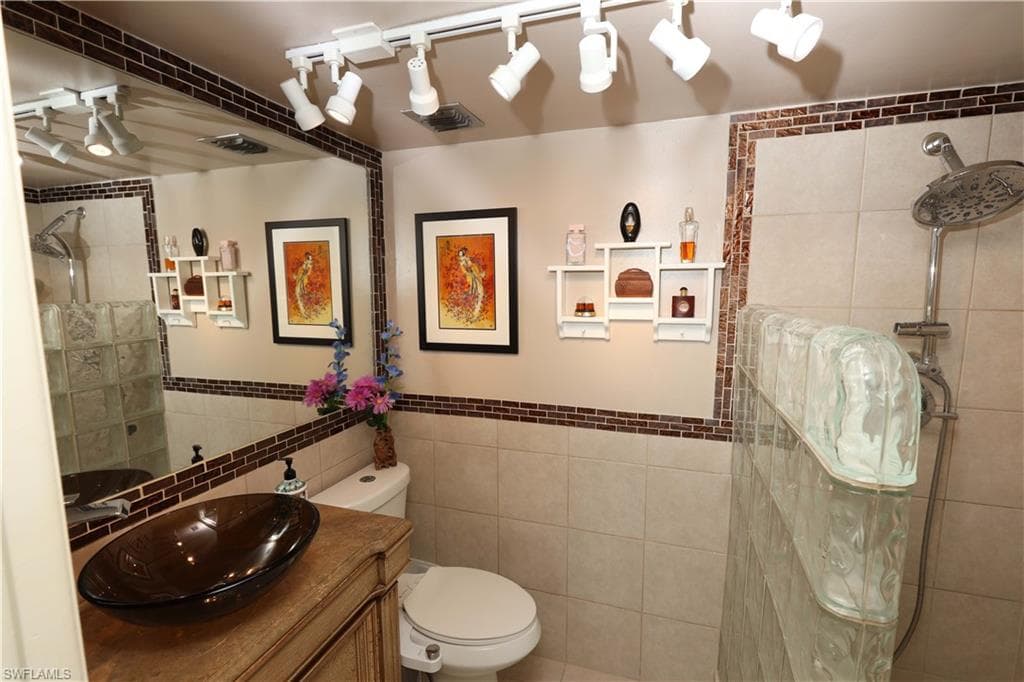 37 High Point Cir E 209, Naples, FL 34103-18