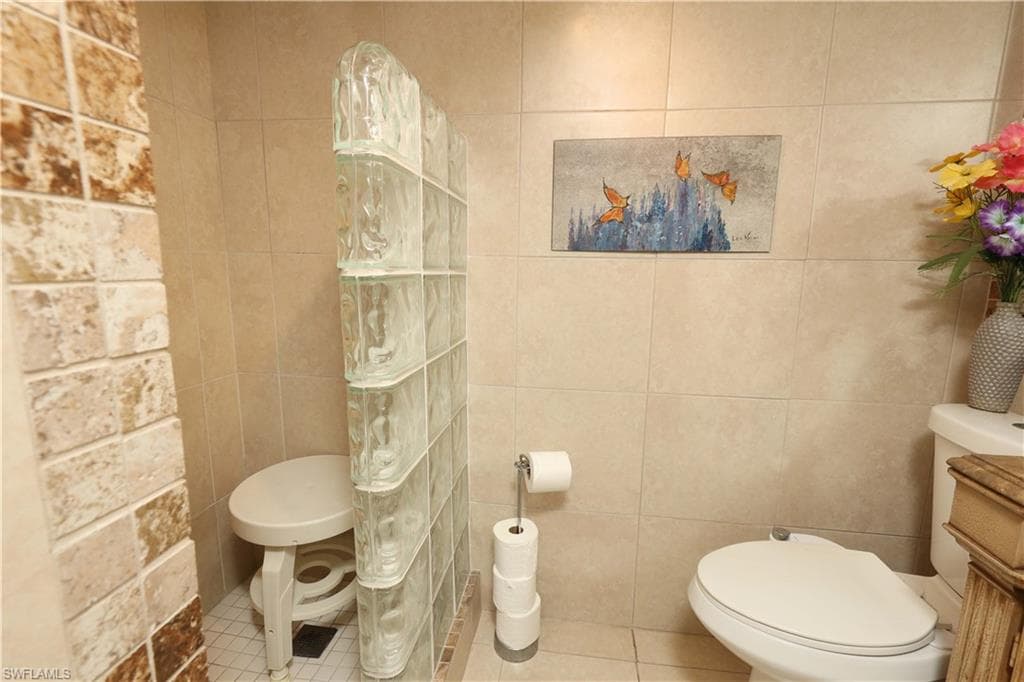 37 High Point Cir E 209, Naples, FL 34103-19