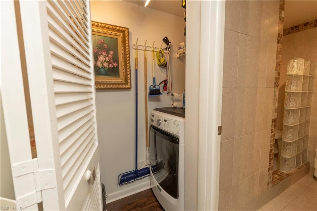 37 High Point Cir E 209, Naples, FL 34103-20
