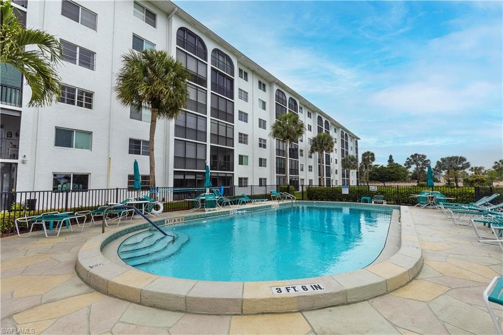 37 High Point Cir E 209, Naples, FL 34103-26