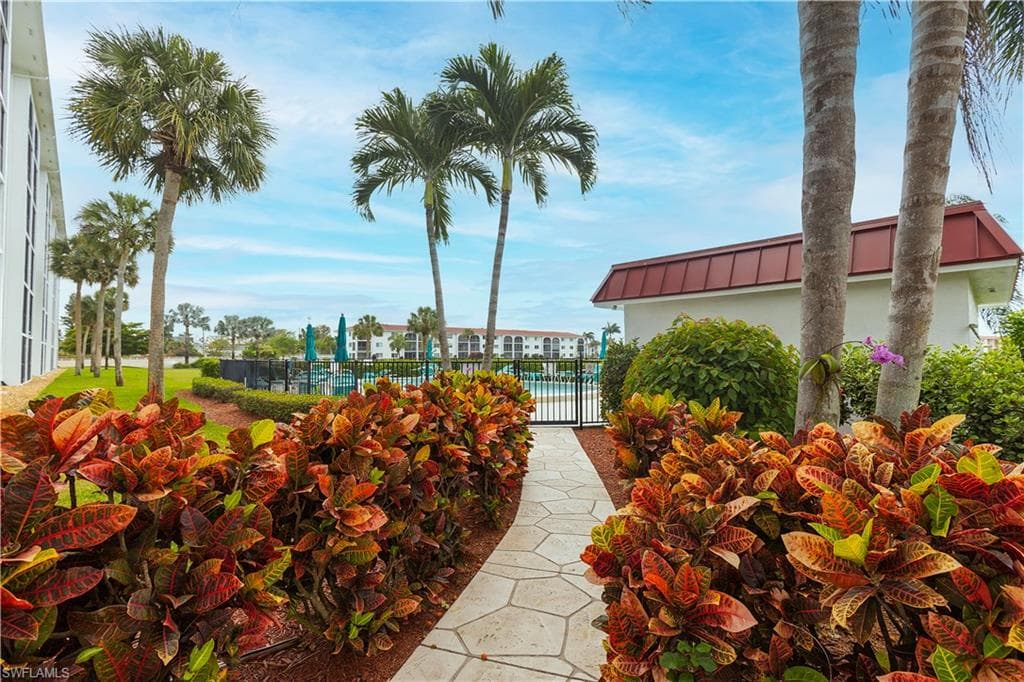 37 High Point Cir E 209, Naples, FL 34103-31