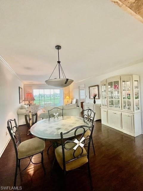 37 High Point Cir E 209, Naples, FL 34103-8