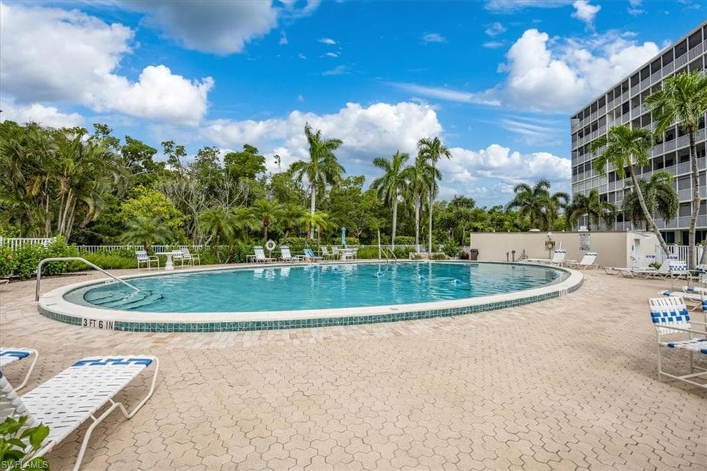 1 Bluebill Ave 302, Naples, FL 34108-13