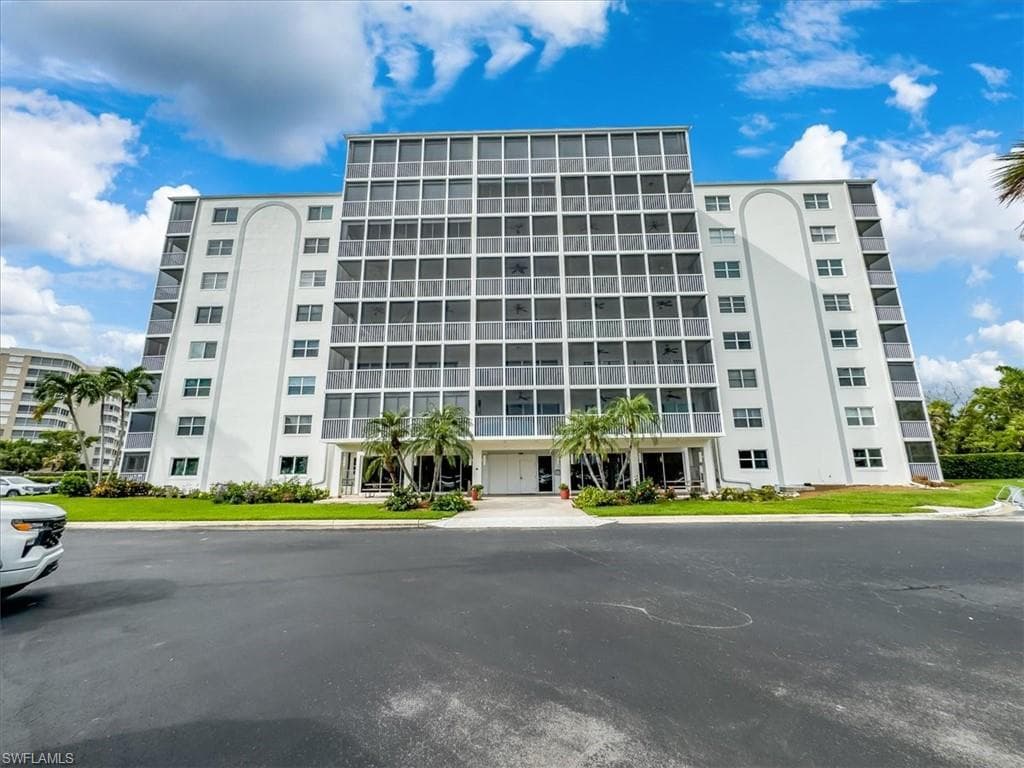 1 Bluebill Ave 302, Naples, FL 34108-1