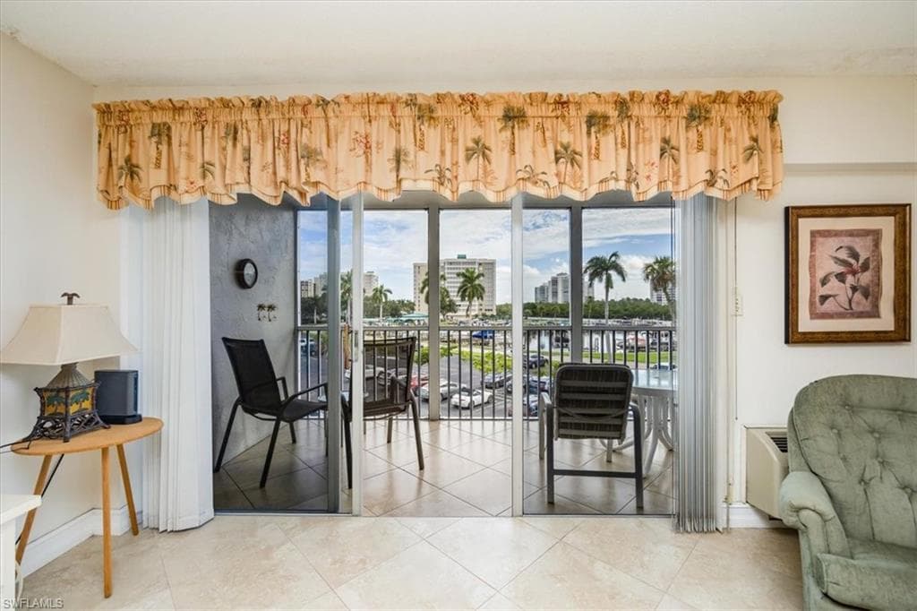 1 Bluebill Ave 302, Naples, FL 34108-3