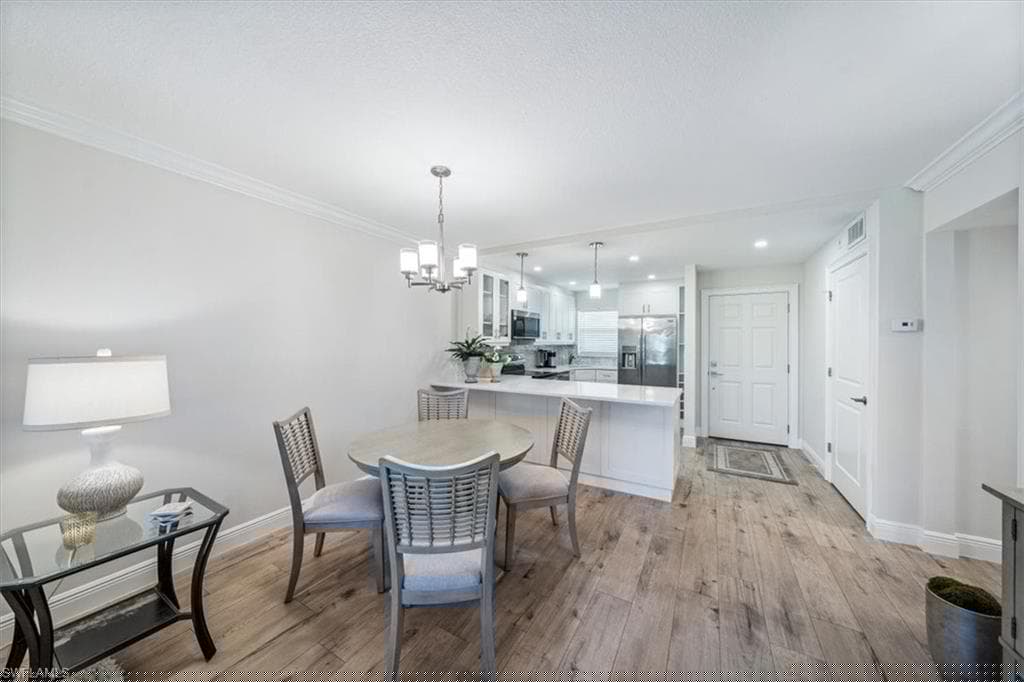 9 High Point Cir N 208, Naples, FL 34103-10